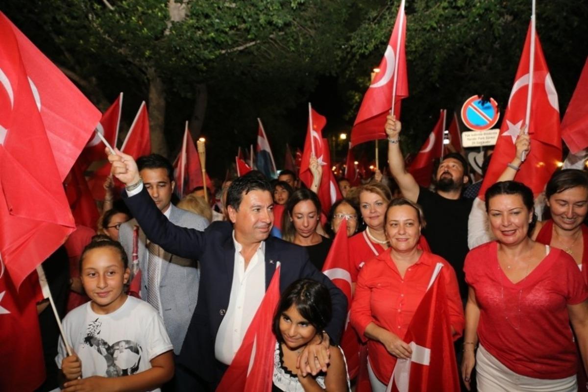 Bodrum sokakları T&uuml;rk bayraklarıyla donatıldı