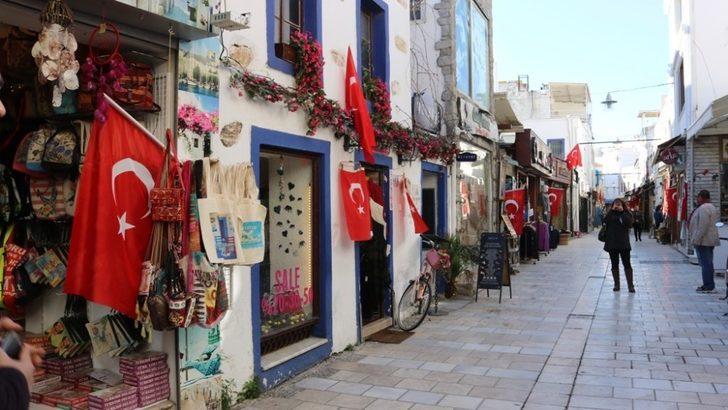 Bodrum sokakları Türk bayraklarıyla donatıldı G5