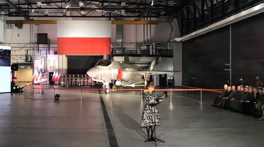 Polonya, 32 adet F-35 uçağı için 4.6 milyar dolarlık anlaşmaya imza attı
