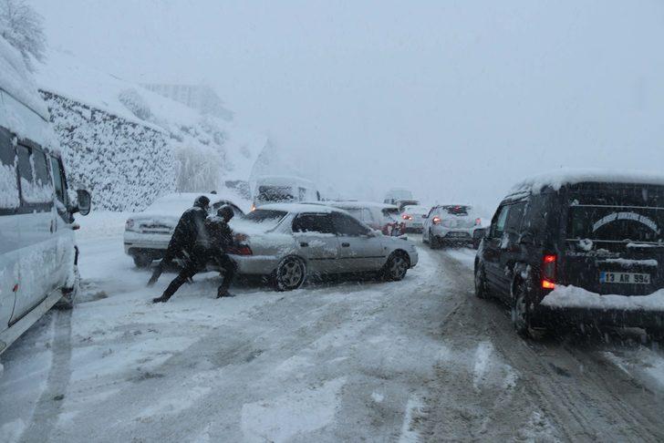 Bitlis'te 500 yerleşim yeri ulaşıma kapandı G1