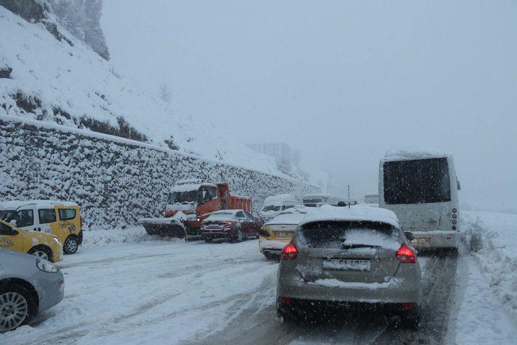 Bitlis'te 500 yerleşim yeri ulaşıma kapandı G3