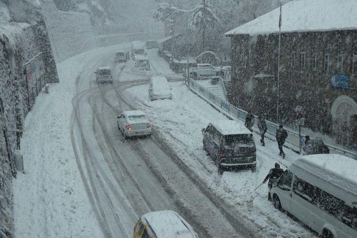 Bitlis'te 500 yerleşim yeri ulaşıma kapandı G4