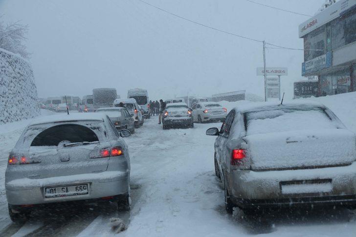 Bitlis'te 500 yerleşim yeri ulaşıma kapandı G5