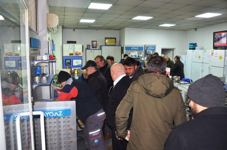 Fatsa’da doğalgaz kesilince vatandaşlar tüpçülerde uzun kuyruklar oluşturdu G1