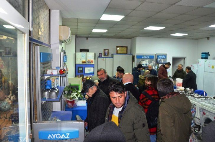 Fatsa’da doğalgaz kesilince vatandaşlar tüpçülerde uzun kuyruklar oluşturdu G2