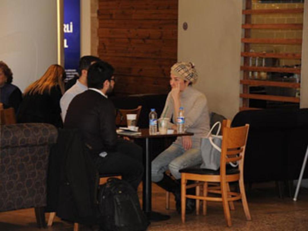 Deniz Akkaya AVM tuvaletinde kavga etti