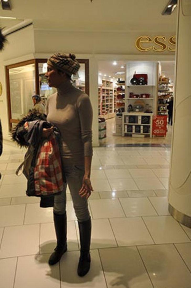 Deniz Akkaya AVM tuvaletinde kavga etti G3