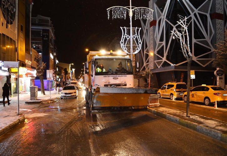 Van Büyükşehir Belediyesi kar yağışıyla birlikte çalışmalarına başladı G3