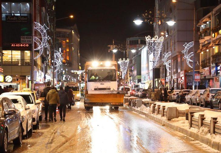 Van Büyükşehir Belediyesi kar yağışıyla birlikte çalışmalarına başladı G4