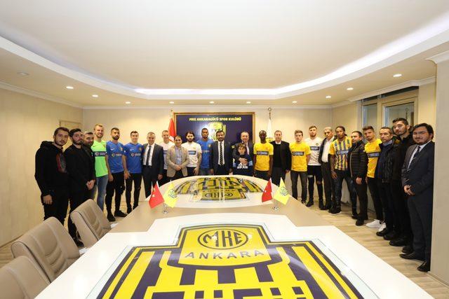 MKE Ankaragücü, 15 yeni isim için imza töreni düzenledi