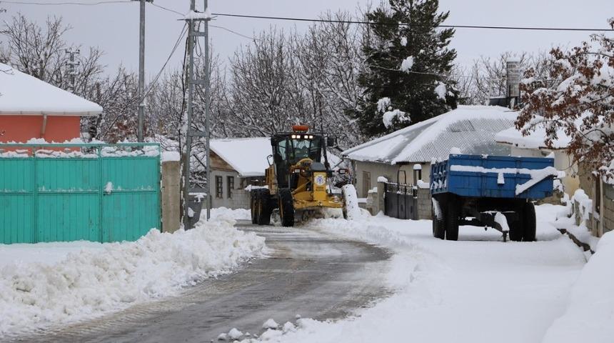 Belediye ekiplerinin kar mesaisi
