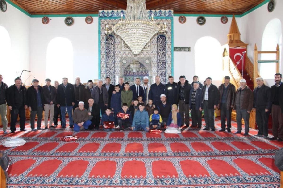 Başarılı &ccedil;ocuklar protokol tarafından &ouml;d&uuml;llendirildi