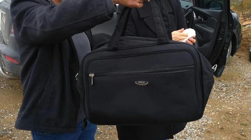 İ&ccedil;erisi altın dolu &ccedil;antayı yanlışlıkla &ccedil;&ouml;pe attı