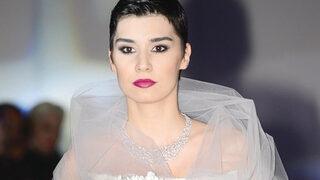 200 bin dolarlık gerdanlık taktı