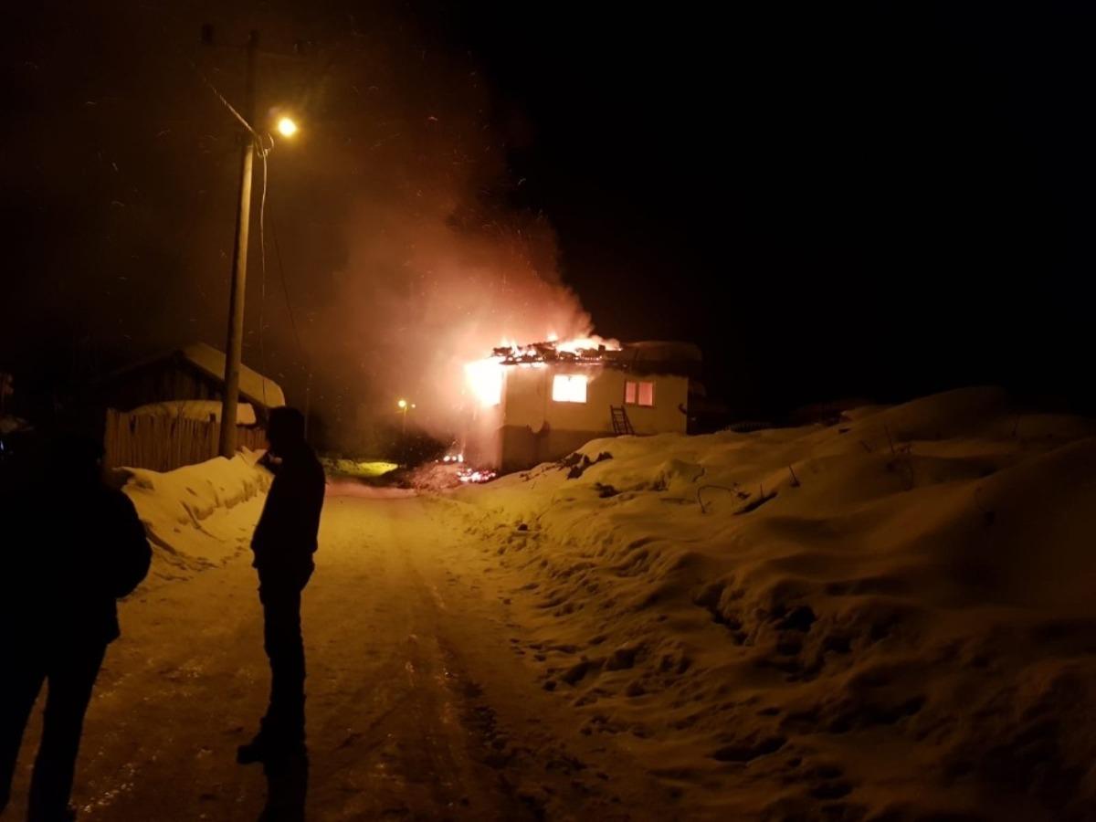 İneg&ouml;l&rsquo;de ev ve samanlık k&uuml;l oldu