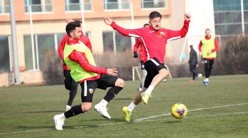 Kayserispor 7 oyuncuyu profesyonel yaptı