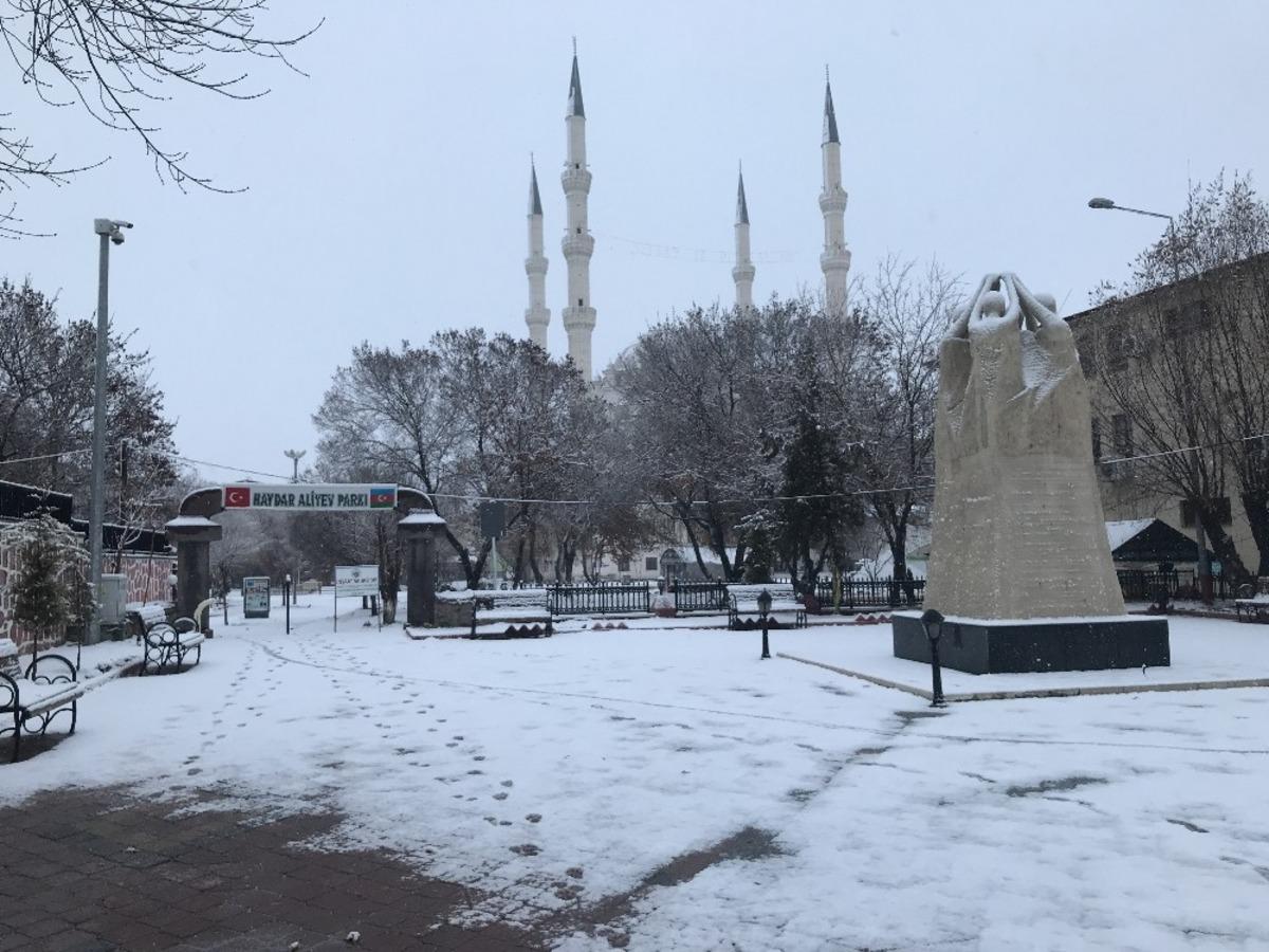 Iğdır&rsquo;da yoğun kar yağışı, bir&ccedil;ok k&ouml;y yolu kapandı