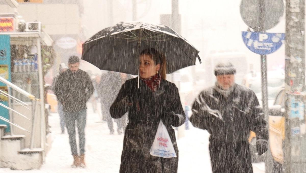 Van&rsquo;da yoğun kar yağışı