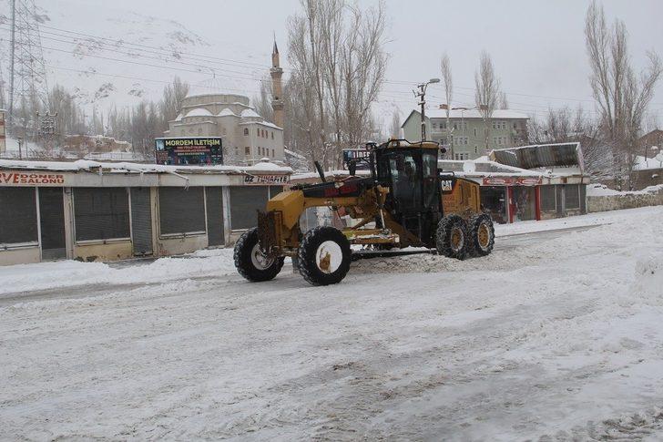 Başkale’de kar yağışı etkili oldu G1