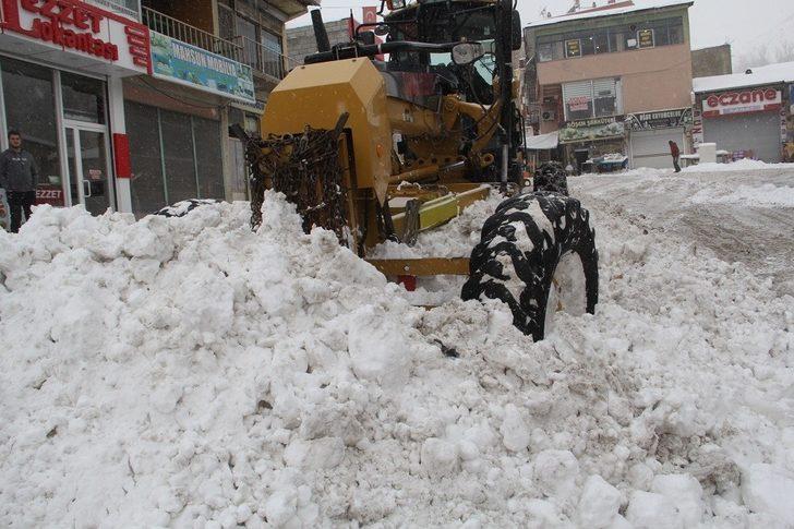 Başkale’de kar yağışı etkili oldu G2