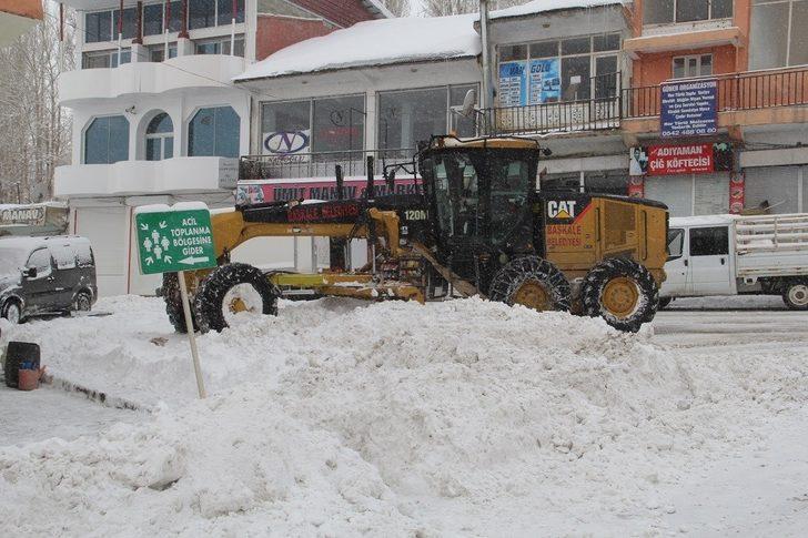 Başkale’de kar yağışı etkili oldu G4