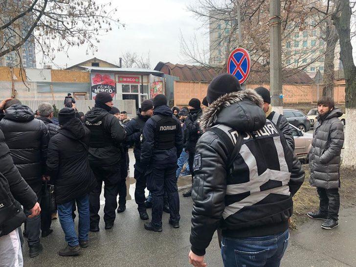 Kiev'de polis cami girişinde kimlik kontrolü yaptı! Gözaltılar var G3