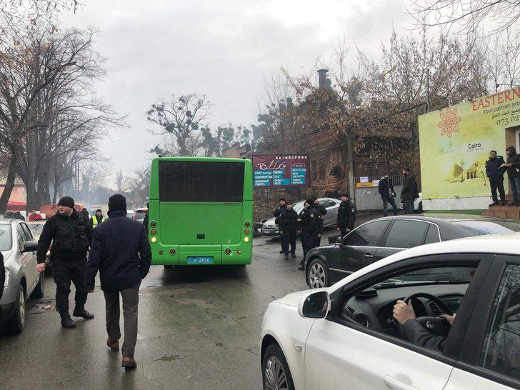 Kiev'de polis cami girişinde kimlik kontrolü yaptı! Gözaltılar var G5