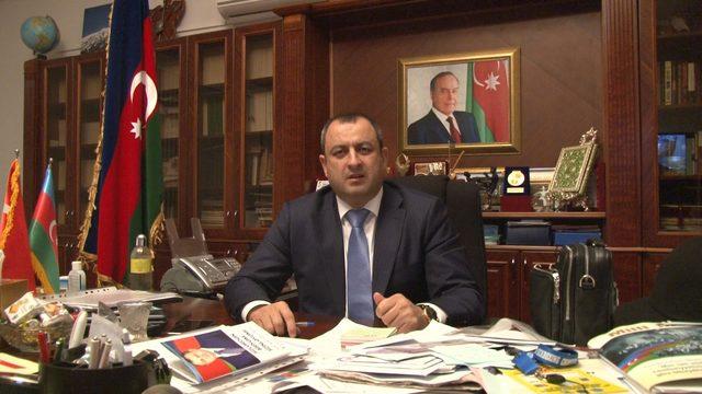 Türk bayrağı yırtan Yunan vekile Azerbaycan’dan tepki: O parmakları kırarız