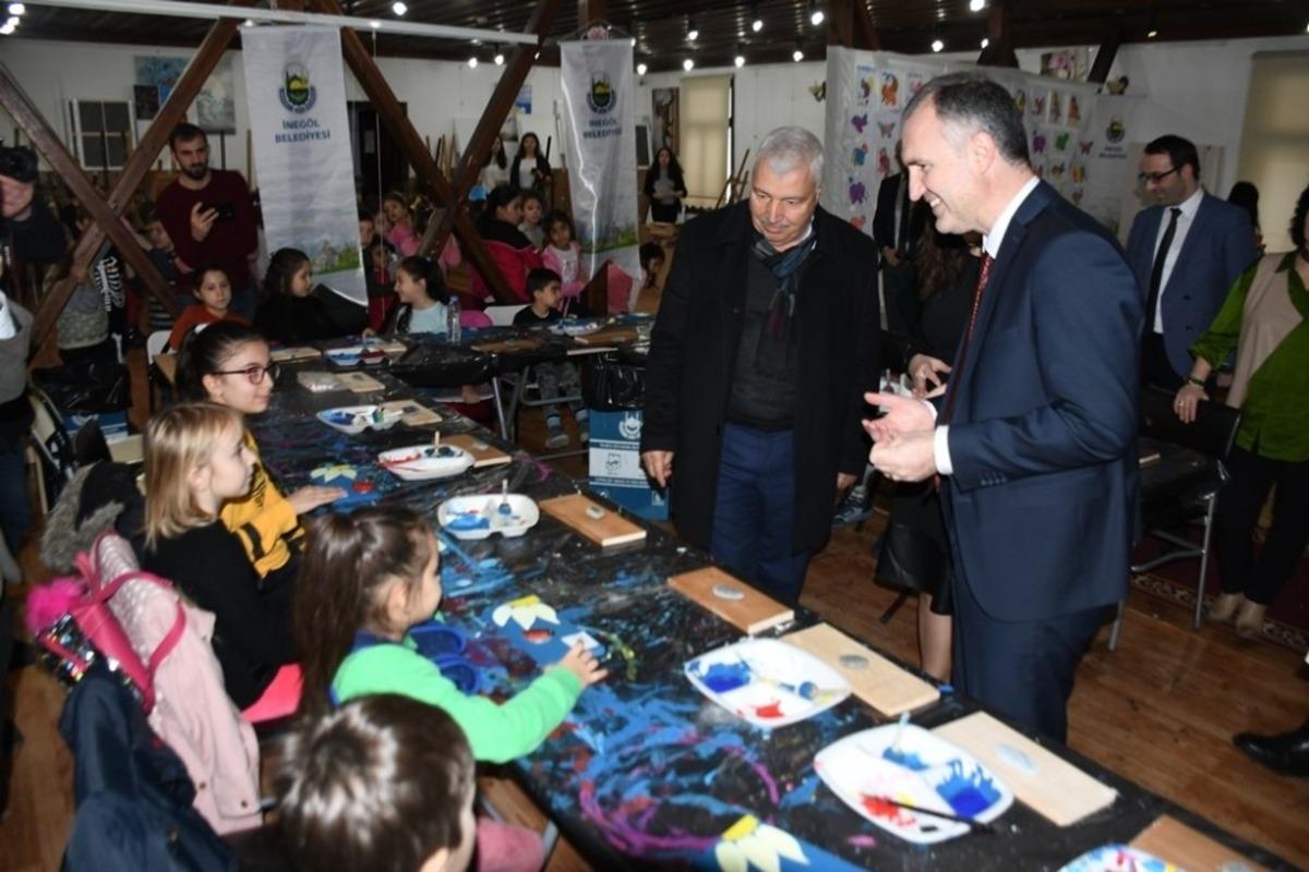 Tatiller &ccedil;ocuk sanat at&ouml;lyesinde g&uuml;zel