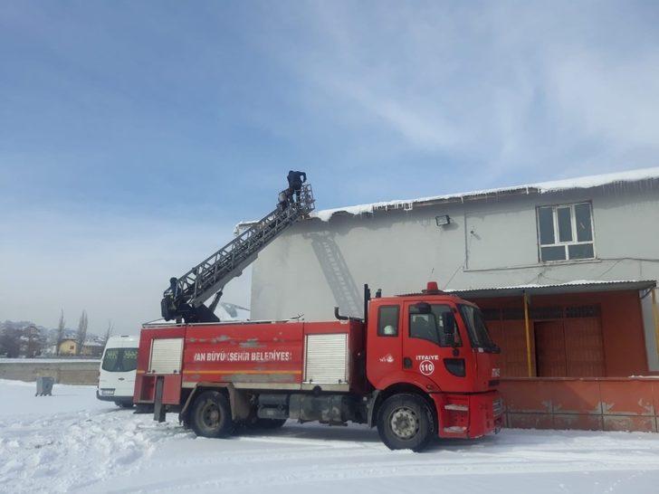 Özalp Belediyesi okullardaki temizlik yaptı G2