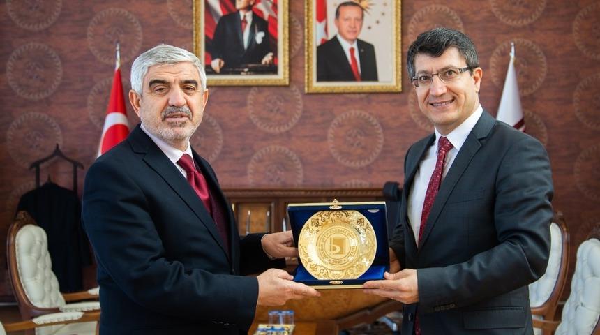 Yeni D&uuml;nya Vakfı Genel Başkanı G&ouml;ksu&rsquo;dan Rekt&ouml;r Taş&rsquo;a ziyaret