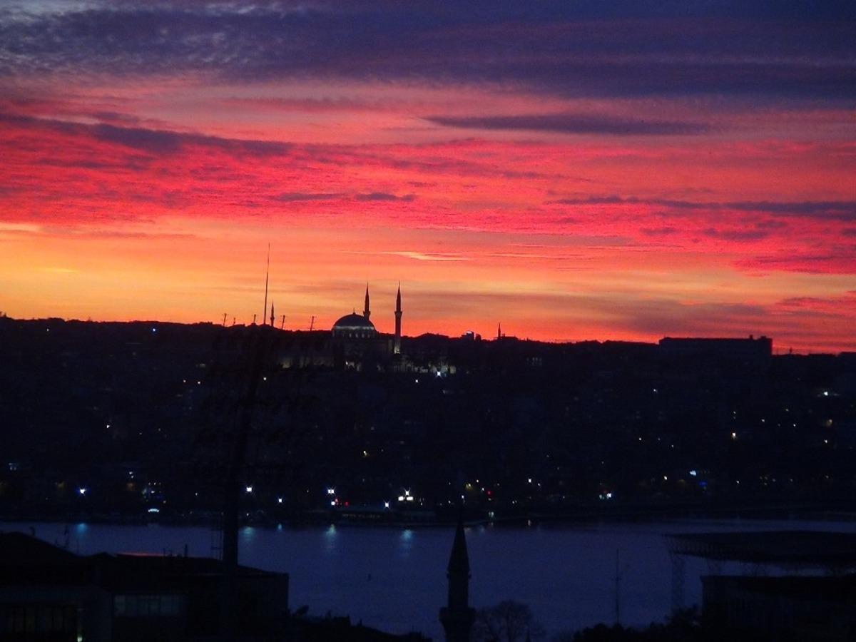 İstanbul&rsquo;da g&uuml;n batımı kartpostallık g&ouml;r&uuml;nt&uuml;ler!