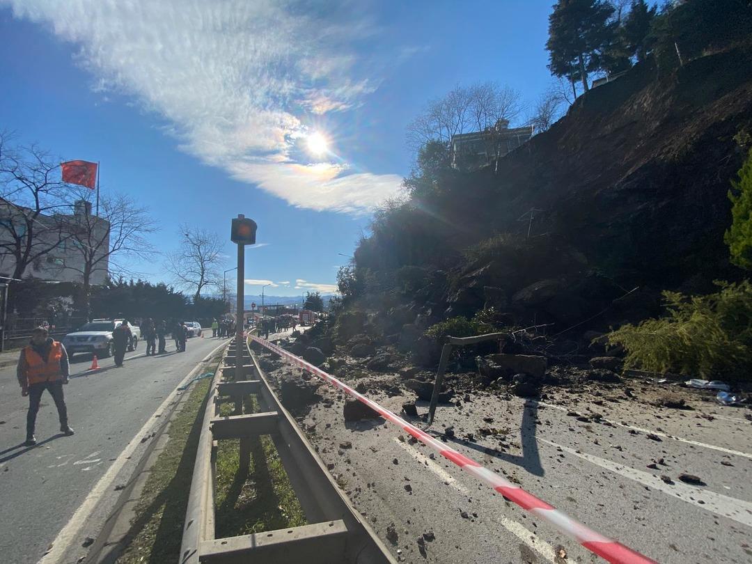 Son dakika! Samsun-Ordu kara yolunda heyelan! Yol kapandı, yaralılar var