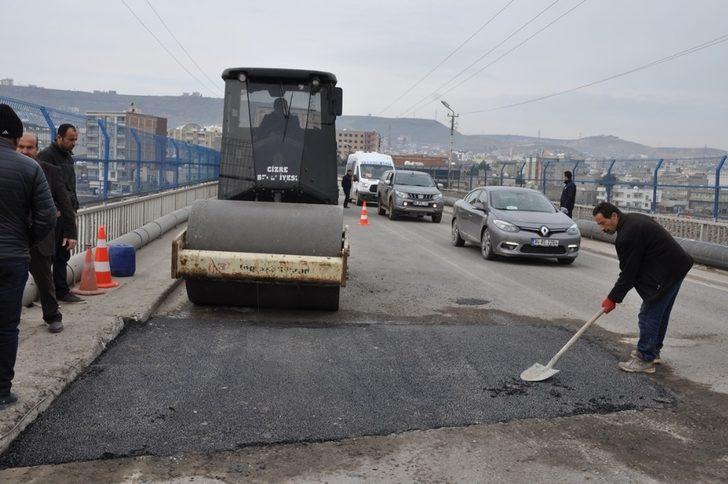 Köprü ve Botaş Caddesinde yama çalışmaları G3