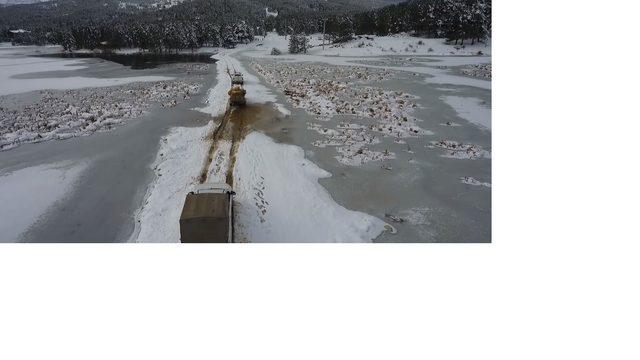 Yaban hayvanları için 287 bin 421 kilogram yem takviyesi