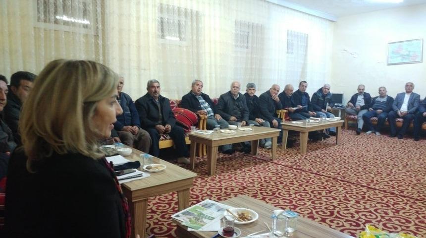 İl M&uuml;d&uuml;r&uuml; Kadıoğlu &Ccedil;ift&ccedil;iler ile bir araya geldi