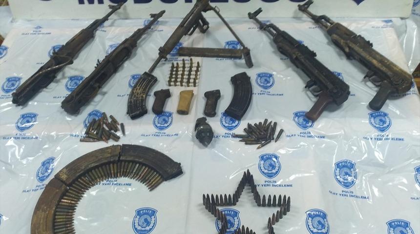 Siirt'te ter&ouml;r operasyonunda patlayıcı, silah ve m&uuml;himmat ele ge&ccedil;irildi