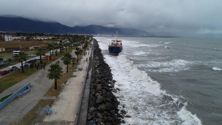 Hatay'da karaya oturan gemi kurtarılmayı bekliyor G2