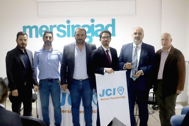 Mersin GİAD üyelerine ’Beden dili eğitimi’ verildi