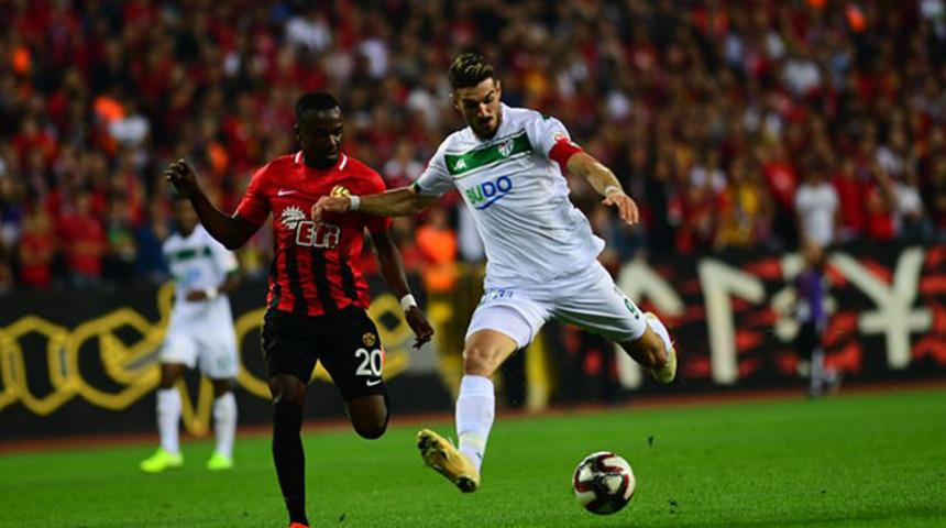 Bursaspor, zirve yarışını sürdürme peşinde