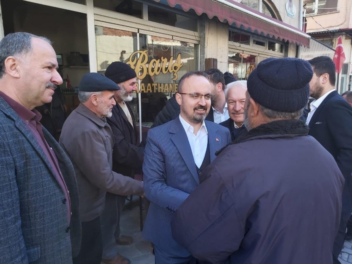 B&uuml;lent Turan halk pazarında hemşehrileriyle buluştu