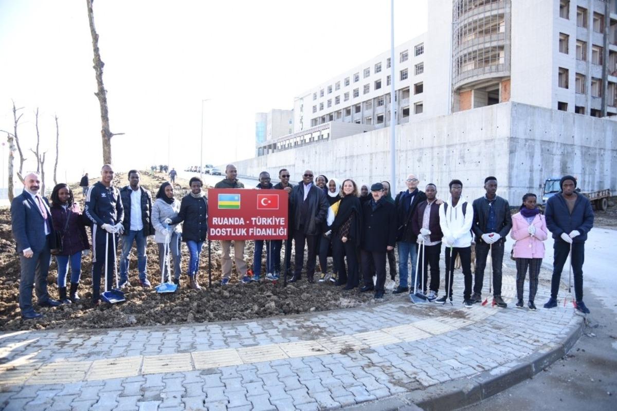 D&uuml;zce &Uuml;niversitesi Ruandalı &ouml;ğrencilerin buluşmasına ev sahipliği yaptı