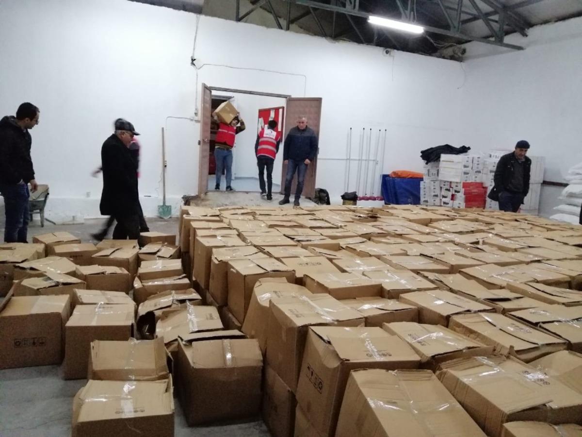 T&uuml;rk Kızılay&rsquo;ı yardımları AFAD&rsquo;a teslim etti