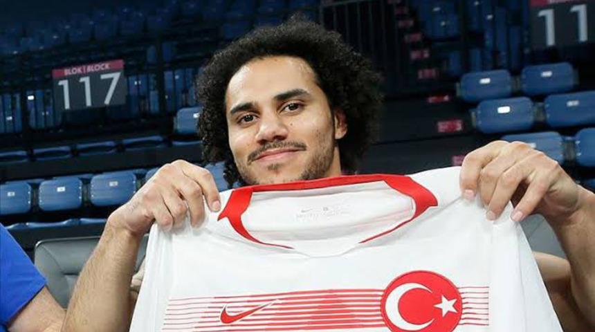 Anadolu Efes'in yıldızı Shane Larkin, artık '12 Dev Adam' 
