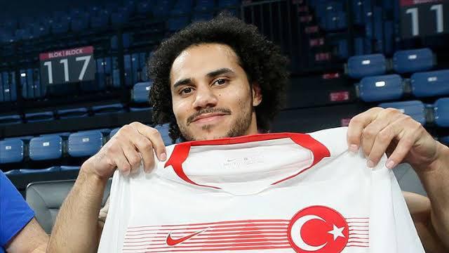 Anadolu Efes'in yıldızı Shane Larkin, artık '12 Dev Adam' 