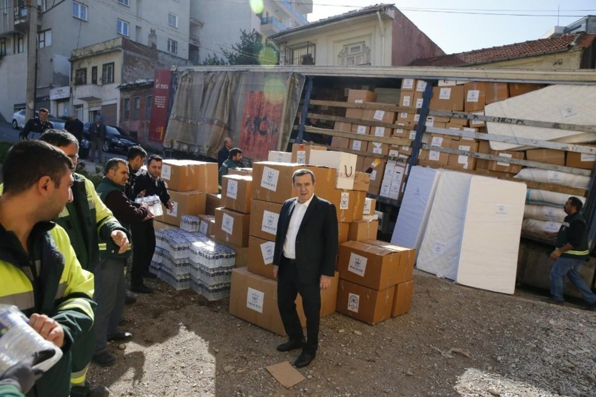 Konak&rsquo;ın yardım tırı Elazığ&rsquo;a yola &ccedil;ıktı