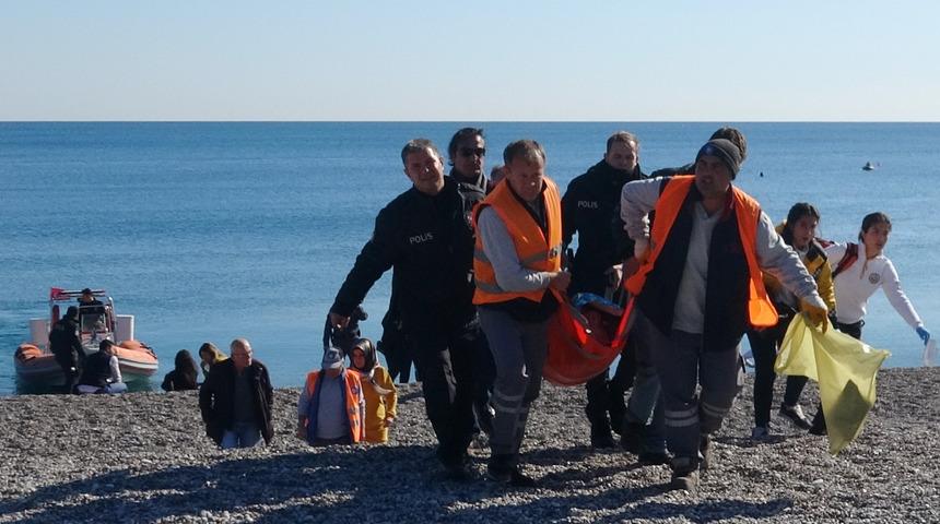 Güneşli havayı fırsat bilip denize girdi, son anda kurtarıldı