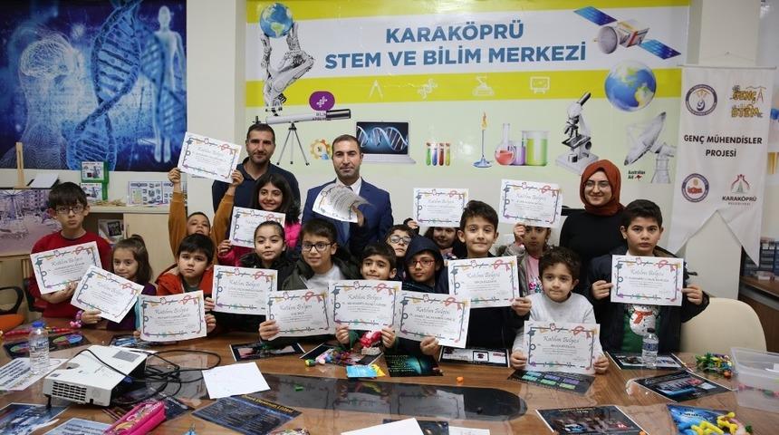 Karak&ouml;pr&uuml;&rsquo;de minik &ouml;ğrenciler h&uuml;nerlerini sergiledi