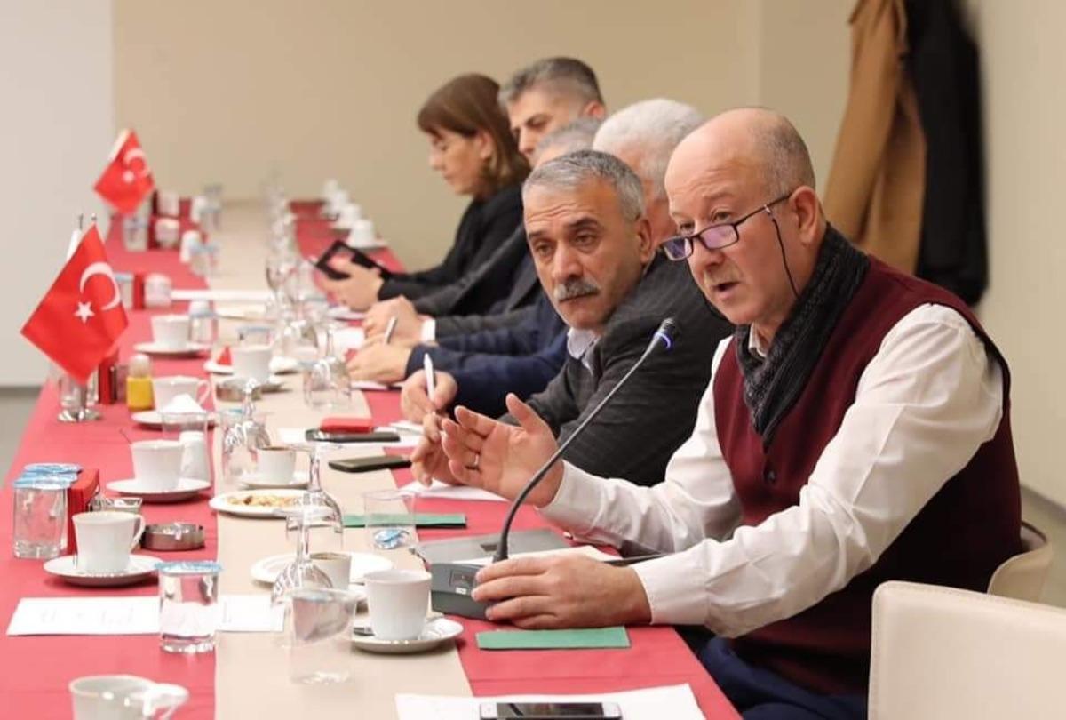 Başkan Y&uuml;ksel, Kartal&rsquo;ın muhtarları ile bir araya geldi