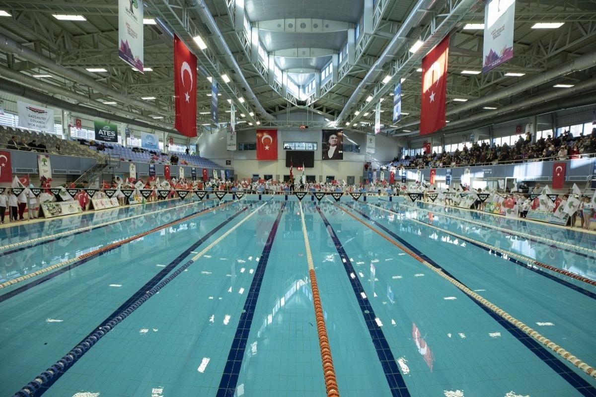 Ata y&uuml;zme şenliğinde b&uuml;y&uuml;k heyecan yaşandı